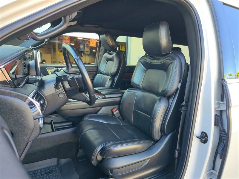 Used 2021 Lincoln Navigator 4WD image 13
