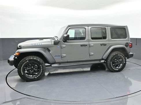 Used 2023 Jeep Wrangler Unlimited w/ Sun & Screen Package AWD/4WD image 28