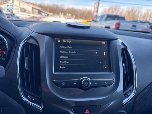 Used 2017 Chevrolet Cruze LT w/ Convenience Package image 26