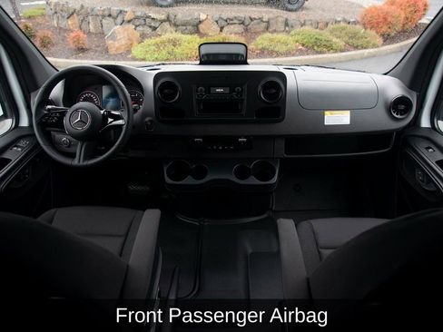 Used 2025 Mercedes-Benz Sprinter 2500 image 34