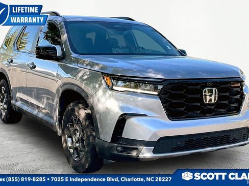 Used 2025 Honda Pilot TrailSport image 1