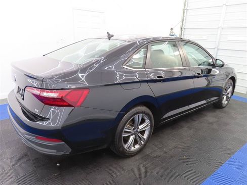 Used 2024 Volkswagen Jetta SE FWD image 11