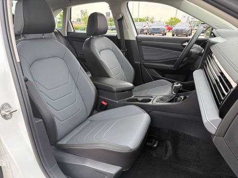 Certified 2025 Volkswagen Jetta SEL FWD image 28