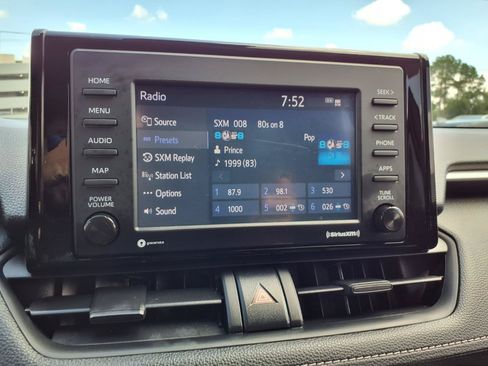 Used 2022 Toyota RAV4 LE AWD/4WD image 6