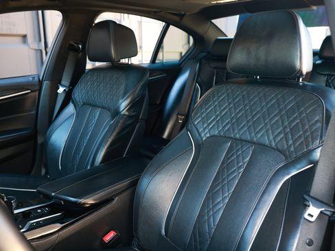 Used 2017 BMW 540i xDrive image 9