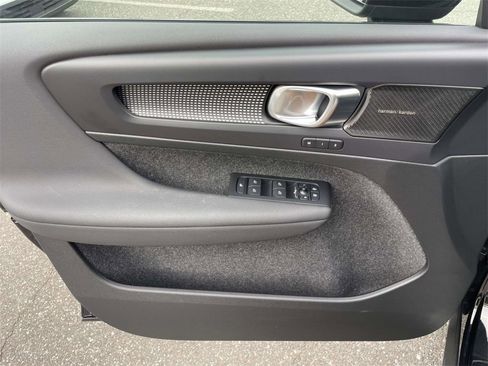 Used 2022 Volvo XC40 T5 R-Design w/ Climate Package image 16