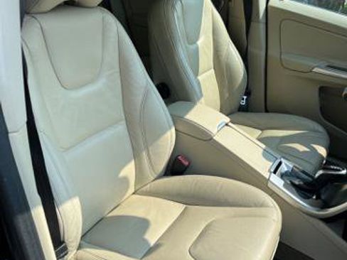 Used 2014 Volvo XC60 3.2 w/ Protection Package FWD image 16