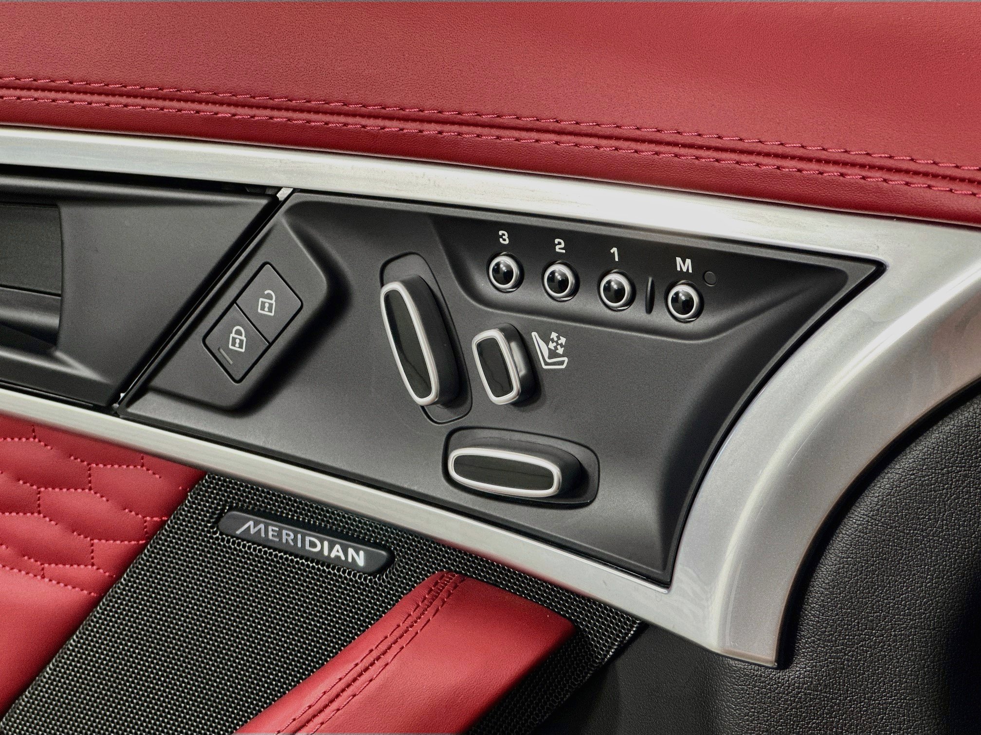 Used 2024 Jaguar F-TYPE R-Dynamic RWD image 18