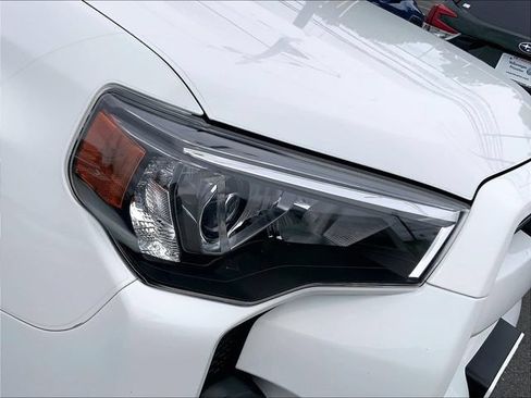 Used 2022 Toyota 4Runner SR5 Premium w/ Moonroof Package AWD/4WD image 10