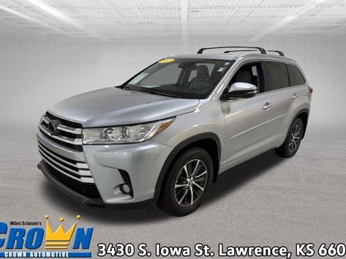 Used 2017 Toyota Highlander XLE FWD image 1