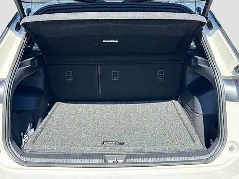 New 2026 Volkswagen Tiguan SEL R-Line AWD/4WD image 11