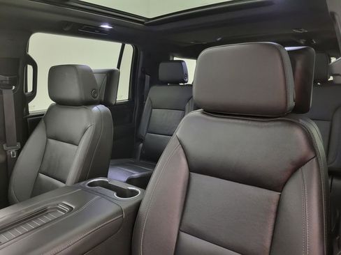 Used 2024 Chevrolet Suburban Z71 w/ Luxury Package AWD/4WD image 44