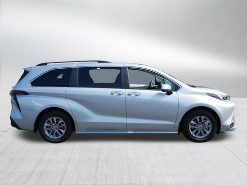 Certified 2025 Toyota Sienna XLE w/ XLE Plus Package AWD/4WD image 8