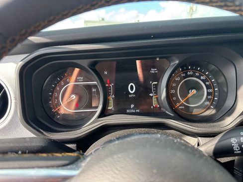 Used 2025 Jeep Wrangler Unlimited Sahara AWD/4WD image 9
