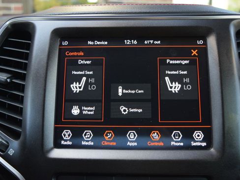 Used 2019 Jeep Cherokee Trailhawk w/ Comfort/Convenience Group AWD/4WD image 28