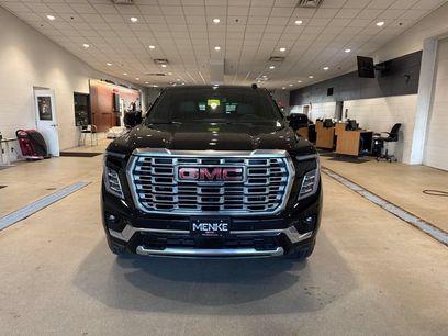 Used 2025 GMC Yukon Denali w/ Sun & Power Step Package