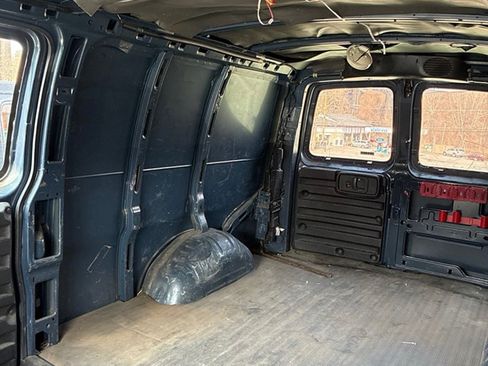 Used 1999 Chevrolet Express 3500 Extended RWD image 22