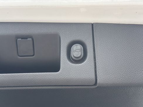 Used 2019 Chevrolet Tahoe Premier RWD image 11