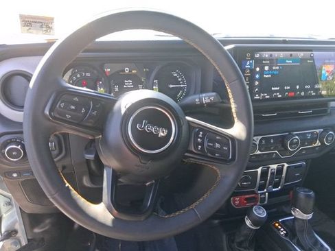 Used 2024 Jeep Wrangler Unlimited AWD/4WD image 13