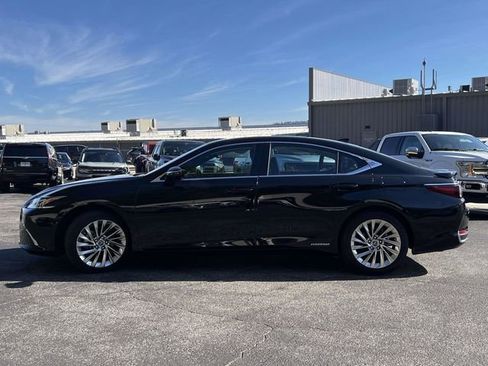 Used 2020 Lexus ES 300h Ultra Luxury w/ Accessory Package image 7