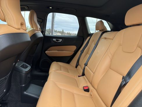 Used 2023 Volvo XC60 T8 Ultimate w/ Climate Package image 25