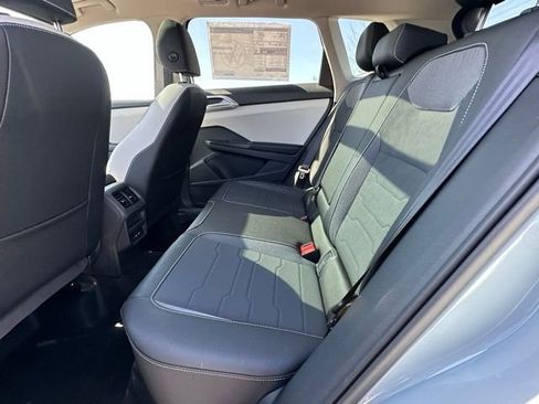 New 2026 Volkswagen Taos SE AWD/4WD image 31