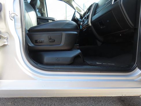 Used 2018 RAM 1500 Laramie RWD image 17