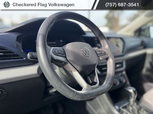 Used 2022 Volkswagen Taos SE image 4