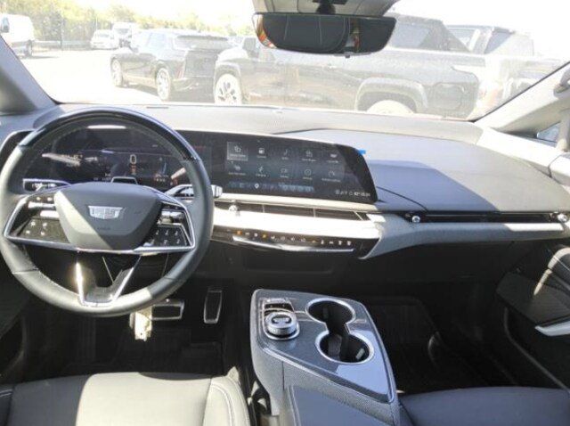 Used 2025 Cadillac Optiq Luxury 1 AWD/4WD image 8