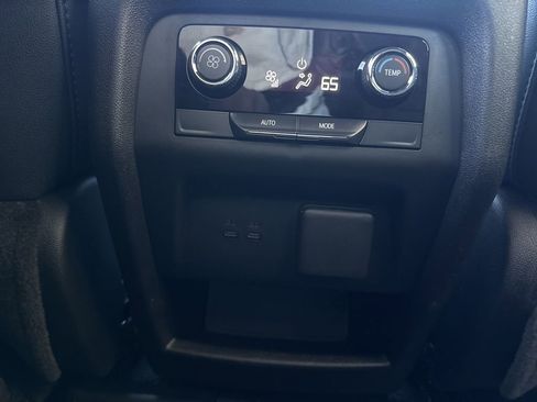 Used 2026 Chevrolet Traverse LT w/ Midnight/Sport Edition image 33