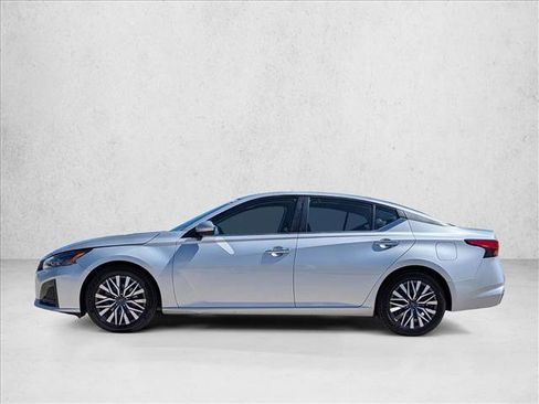 Used 2023 Nissan Altima 2.5 SV FWD image 9