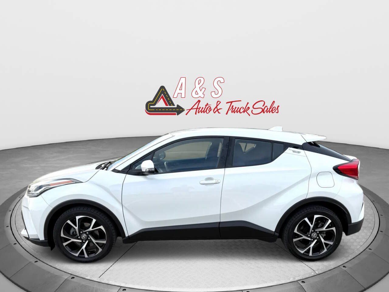 Used 2021 Toyota C-HR XLE FWD image 5