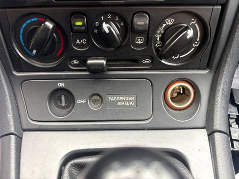 Used 2002 MAZDA MX-5 Miata RWD image 4
