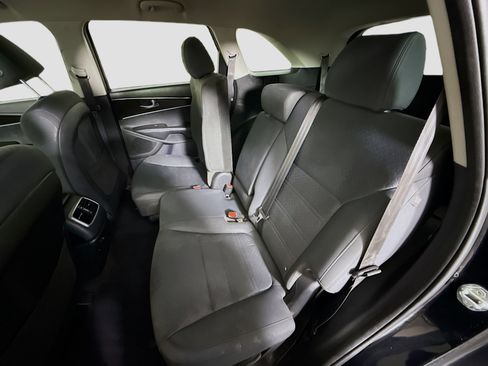 Used 2020 Kia Sorento LX image 24