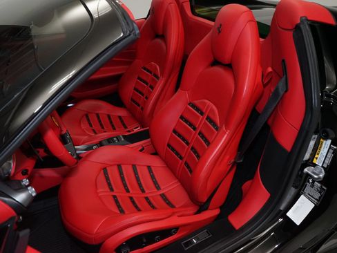Used 2021 Ferrari F8 Tributo RWD image 9