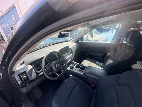 Used 2025 Nissan Pathfinder SV FWD image 18