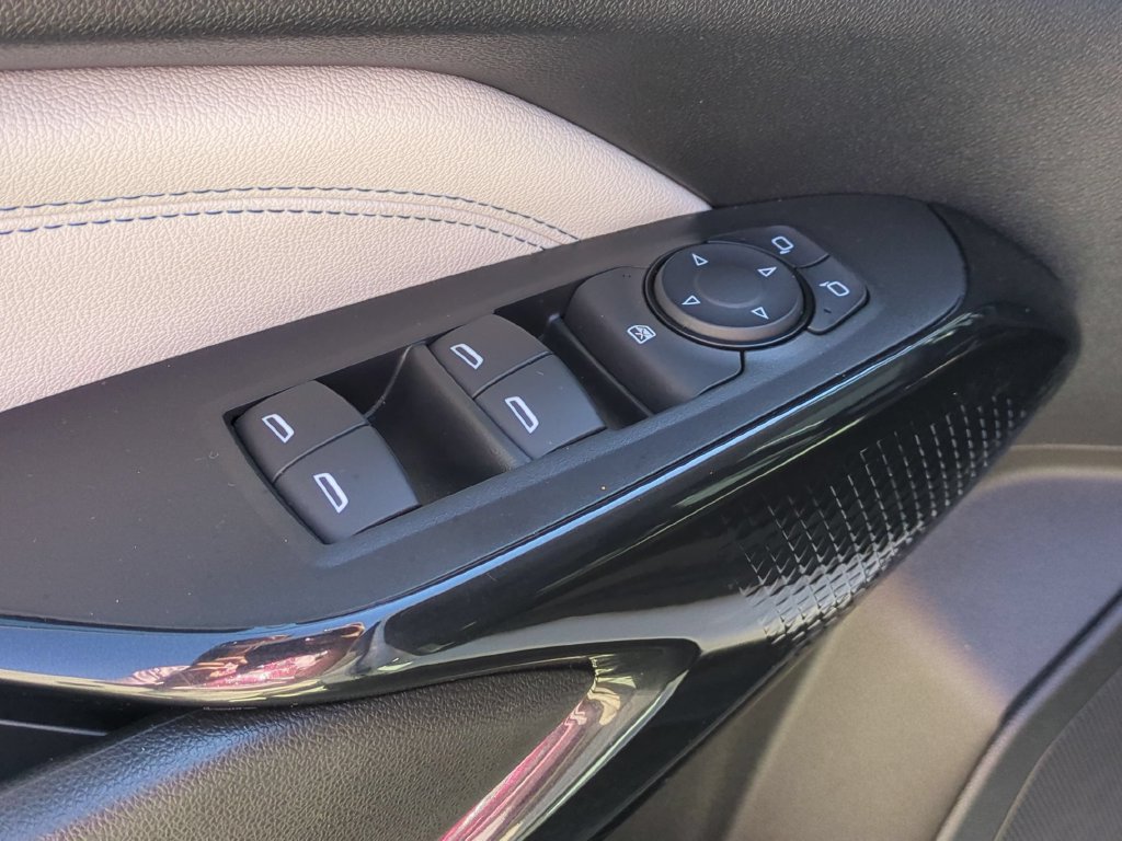 Used 2026 Chevrolet Trax LT FWD image 13