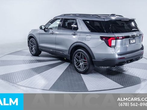 Used 2025 Ford Explorer ST-Line w/ ST-Line Street Pack AWD/4WD image 7