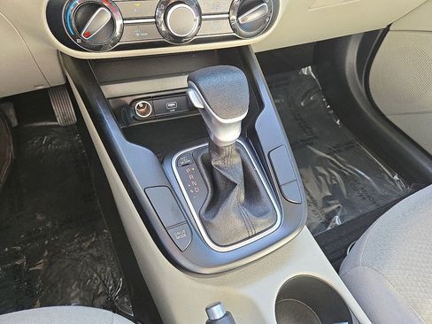 Used 2022 Kia Soul LX image 30