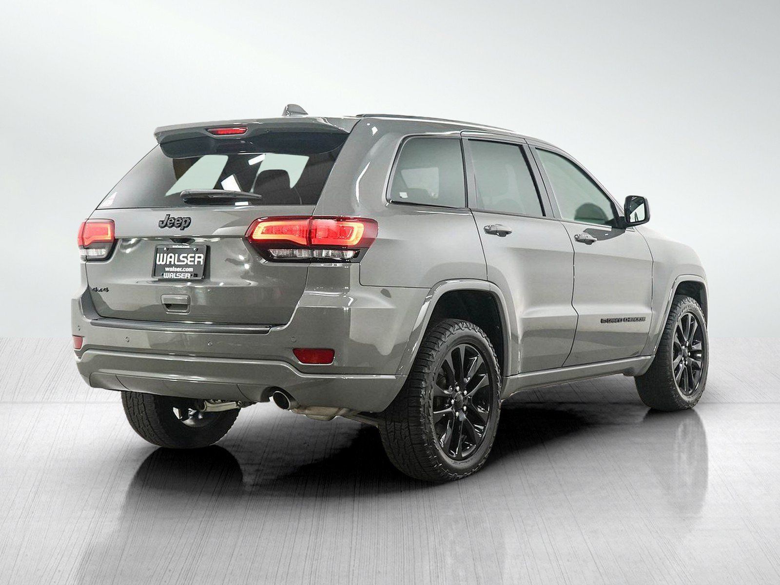 Used 2022 Jeep Grand Cherokee Laredo X AWD/4WD image 5