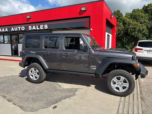 Used 2018 Jeep Wrangler Unlimited Sport S image 3