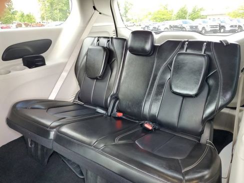 Used 2024 Chrysler Pacifica Limited FWD image 35