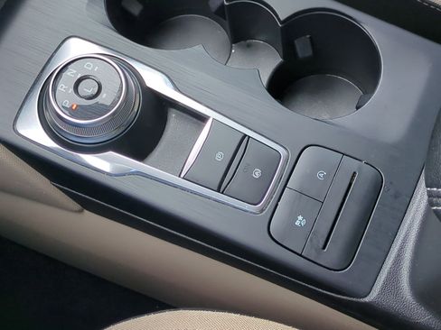 Used 2022 Ford Escape SE image 23