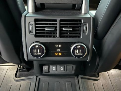 Used 2024 Land Rover Discovery Dynamic SE image 36