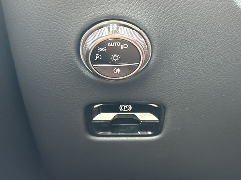 Certified 2025 Mercedes-Benz GLC 300 image 25