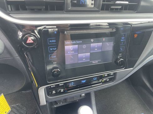 Used 2018 Toyota Corolla SE w/ Carpet Mat Package (TMS) FWD image 12
