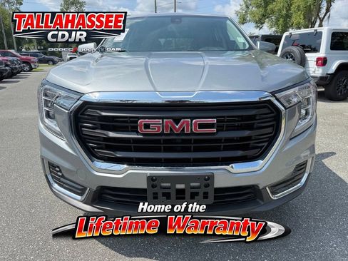 Used 2024 GMC Terrain SLE AWD/4WD image 10