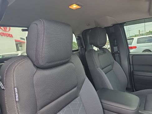 Used 2025 Nissan Frontier SV RWD image 14