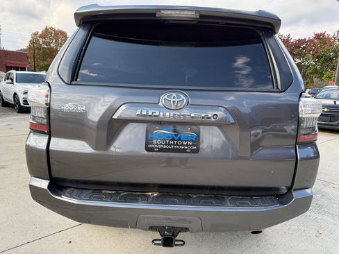 Used 2016 Toyota 4Runner SR5 image 4