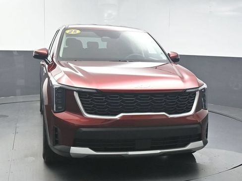 Used 2025 Kia Sorento LX FWD image 3